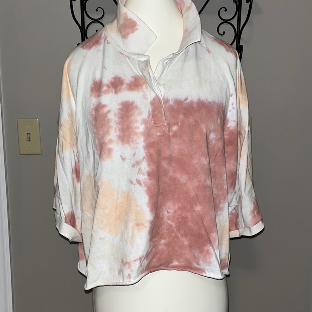 American Eagle Outfitters crop shirt w/collar.